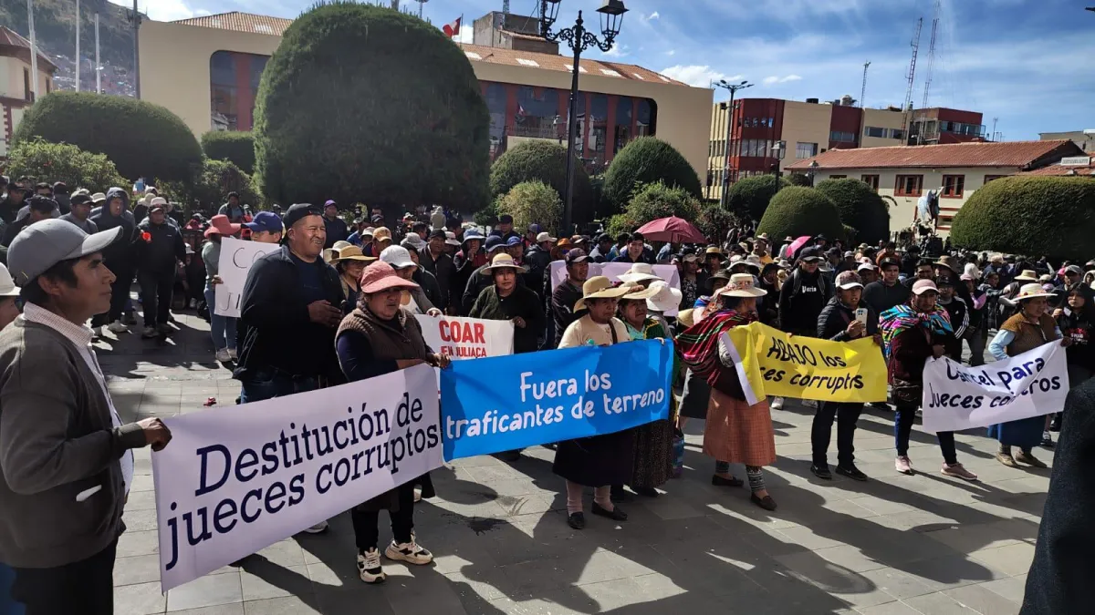 Pobladores jalonean e increpan al juez Chevarría por emitir medida cautelar que paraliza construcción del COAR